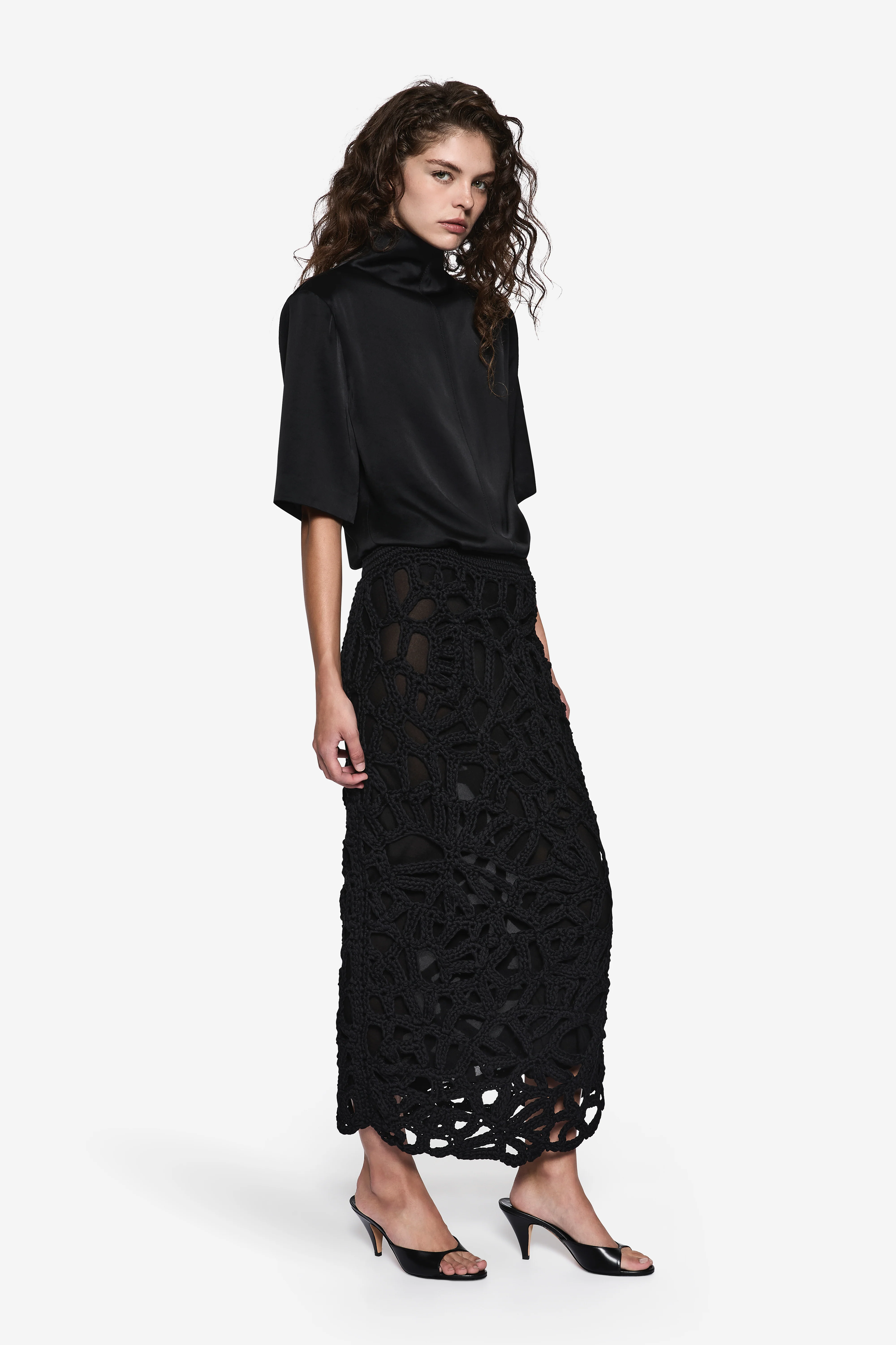 HAND WOVEN CROCHET SKIRT - Image 2