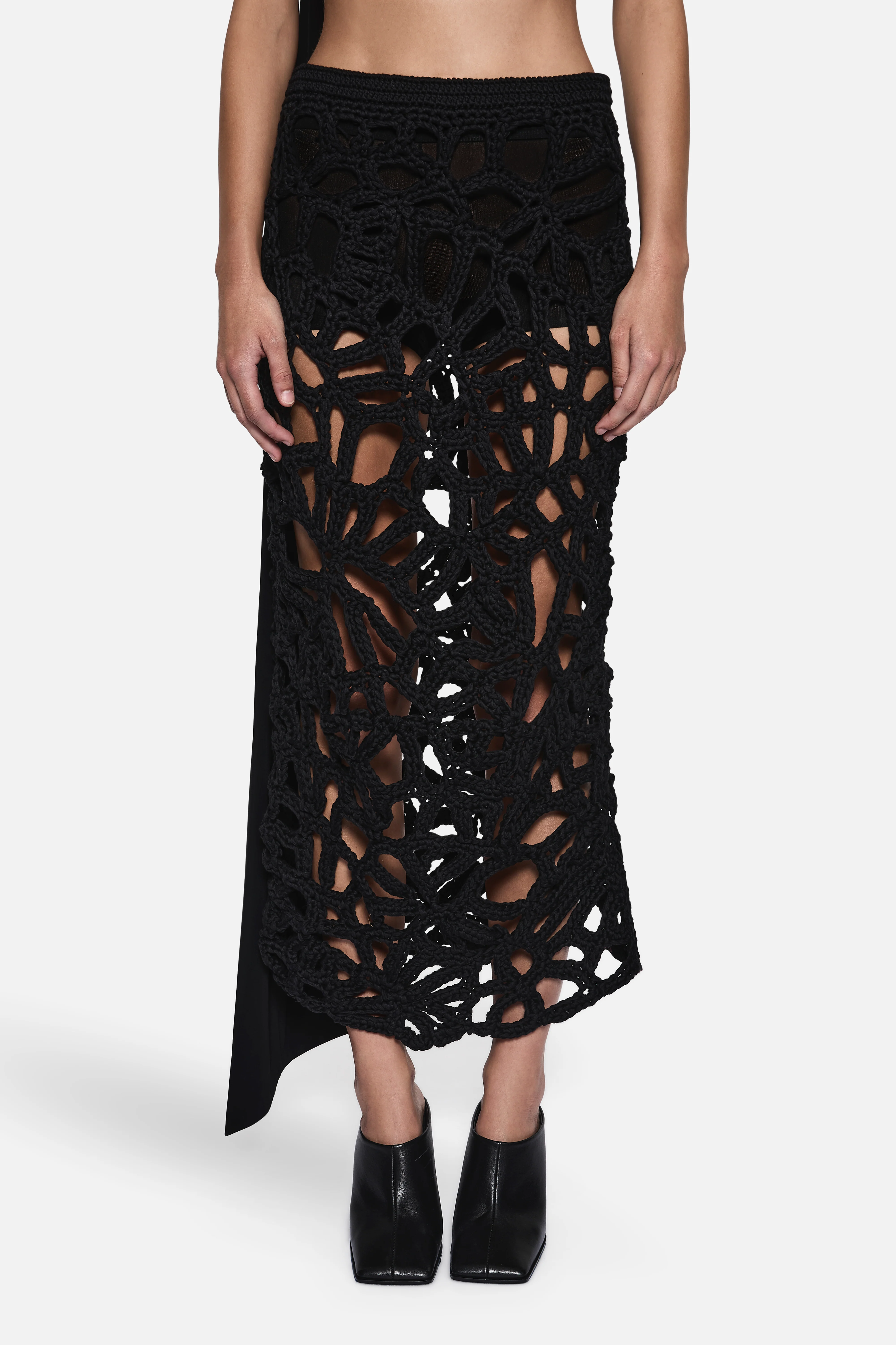 HAND WOVEN CROCHET SKIRT - Image 4