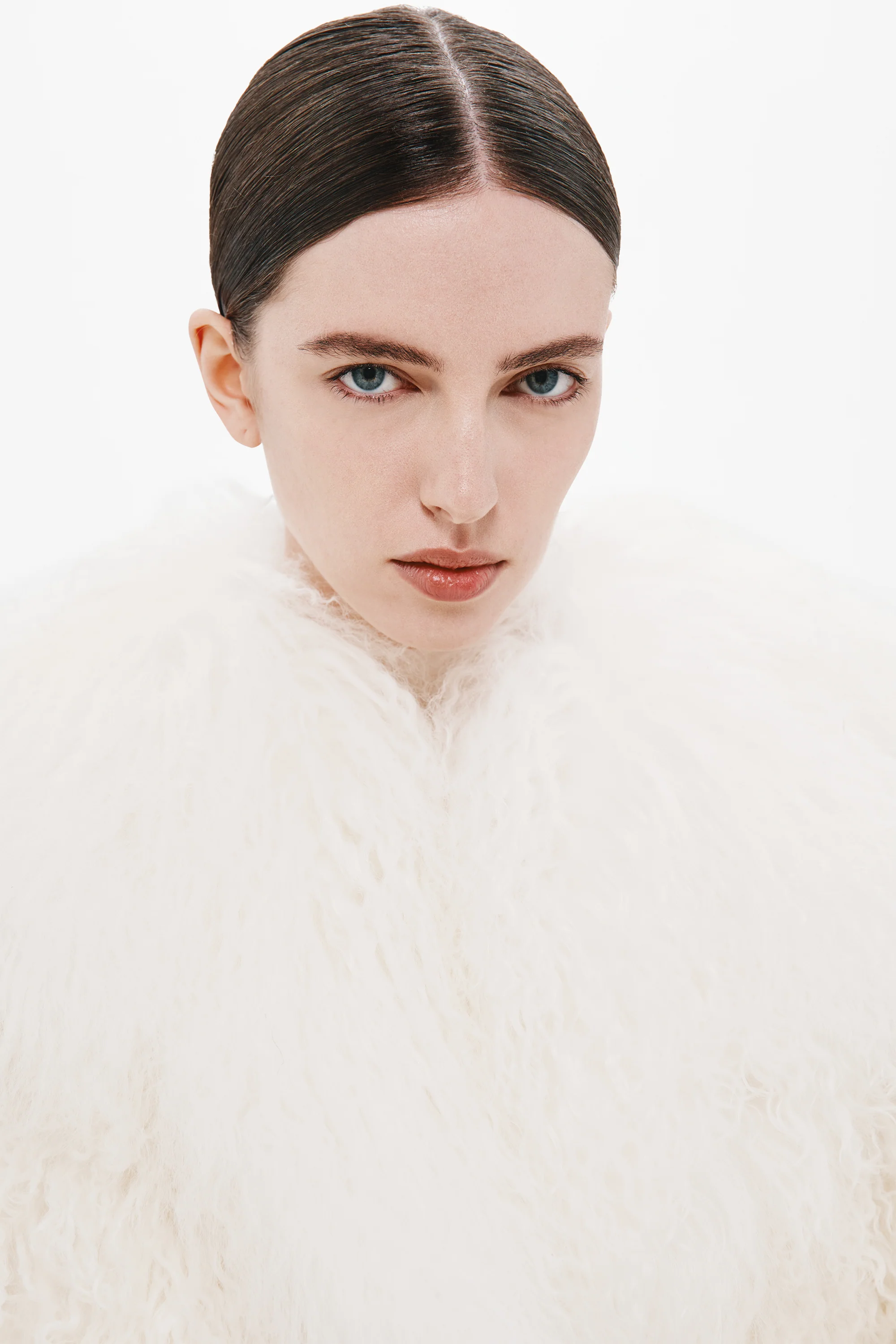 THE SHEARLING COAT - Image 6