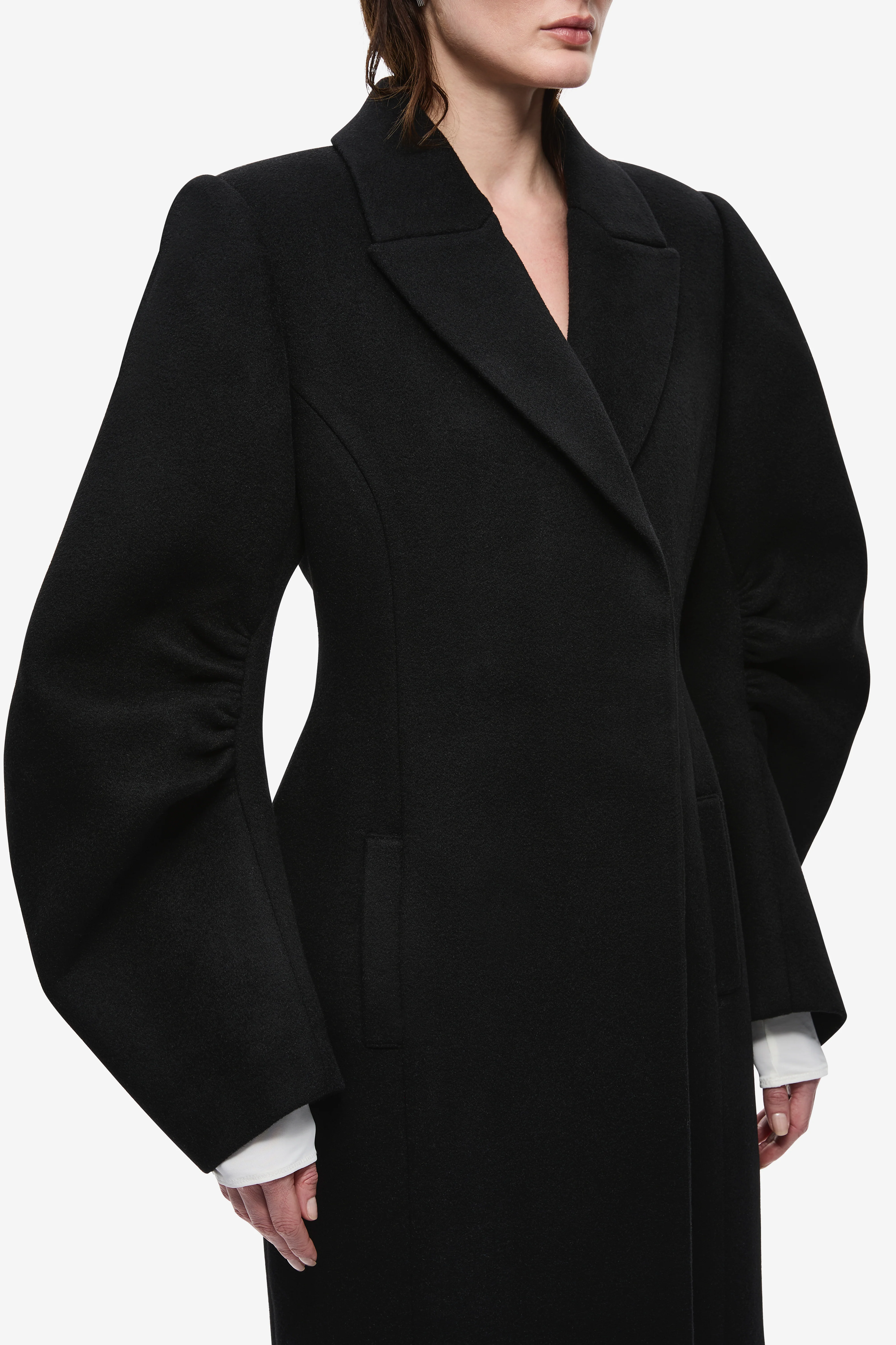 THE SCULPTED WOOL COAT - Image 4